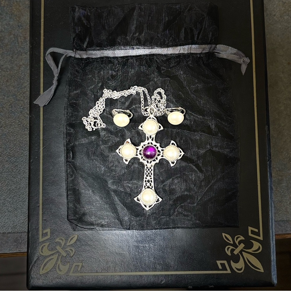 Vintage Sarah Coventry Cross Pendant Gothic Necklace Clip-On Earrings Faux Pearl